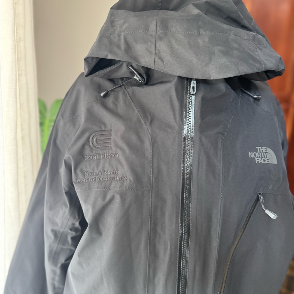 The North Face Men’s Insulated Waterproof Hooded Jacket Black M - Picture 2 of 5